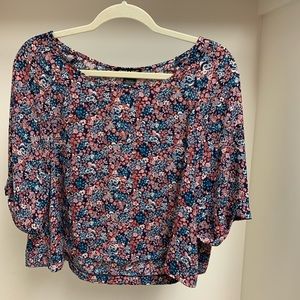Cute floral blouse!